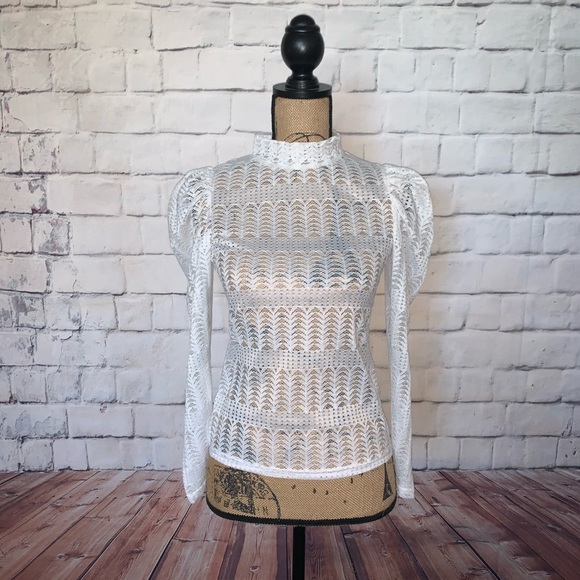 ✨ SOLD NWOT Gorgeous lace top - Picture 2 of 6